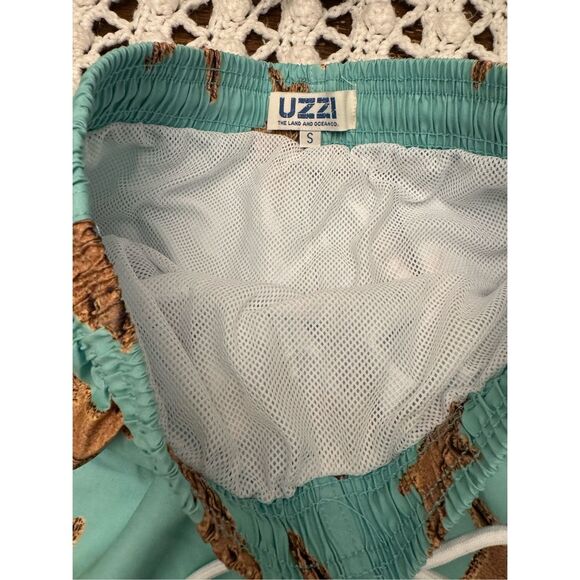 Izzy above knee tear resistant active wear size small new with tag. - Picture 4 of 6